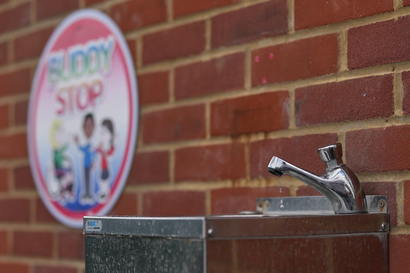 With poor ventilation and children packed in, UK's outdated schoolhouses swelter in the heat | iNFOnews.ca With poor ventilation and children packed in, UK's outdated schoolhouses swelter in the heat | iNFOnews.ca