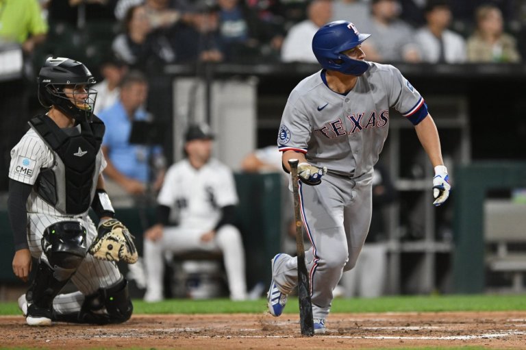 Corey Seager sparks offense as Rangers rout White Sox 11-2 to grab AL West lead | iNFOnews.ca