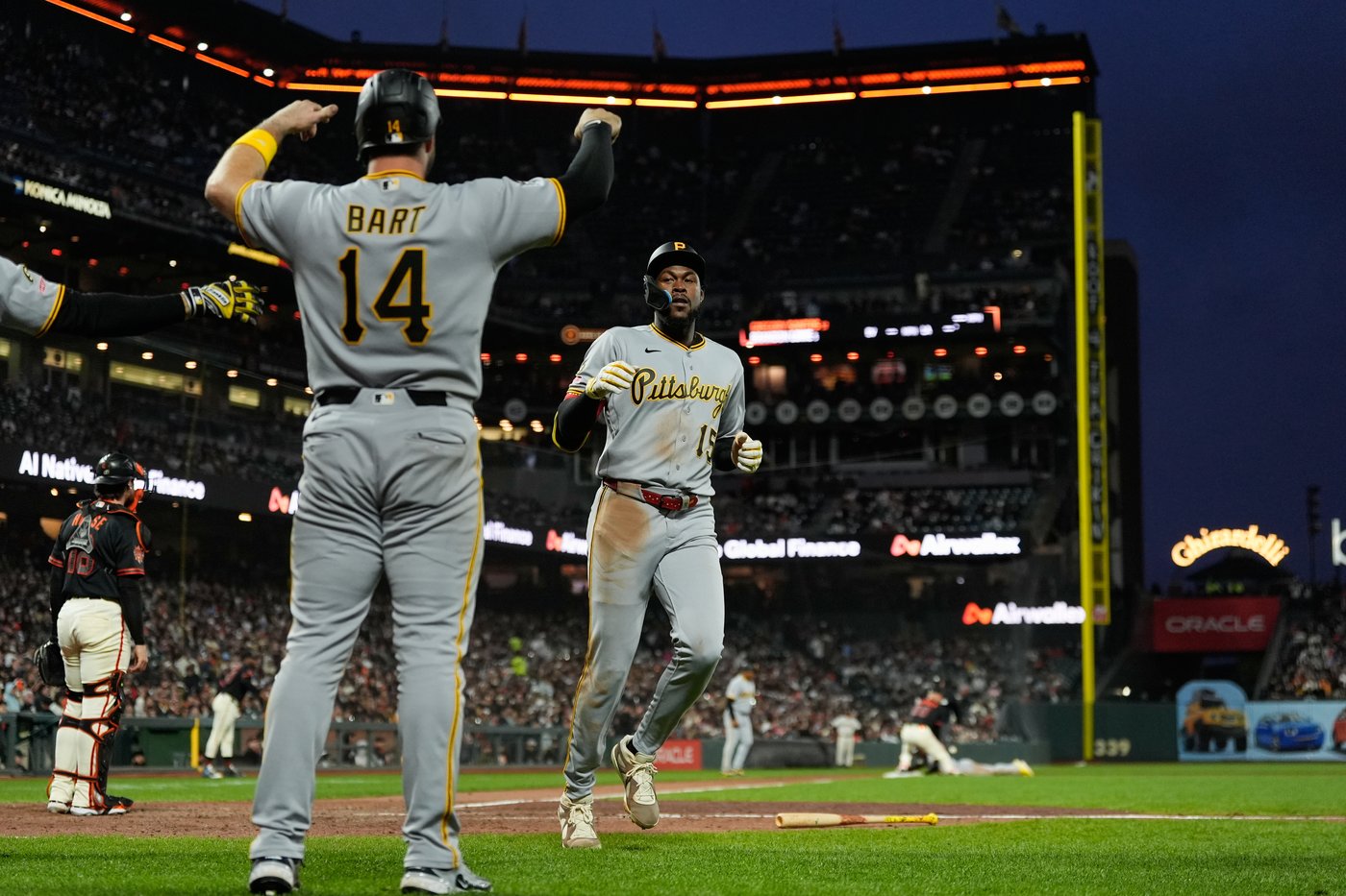 Pirates get a season-high 20 hits and beat the Giants 13-3 | iNFOnews.ca