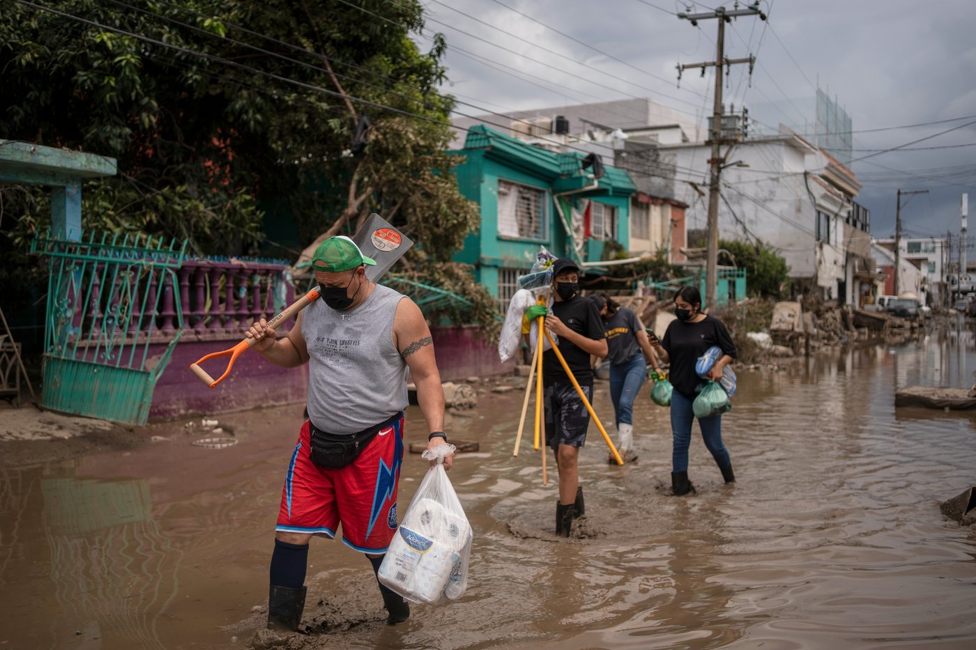 Landslides and flooding cut off 300 communities in Mexico with dozens dead and missing | iNFOnews.ca