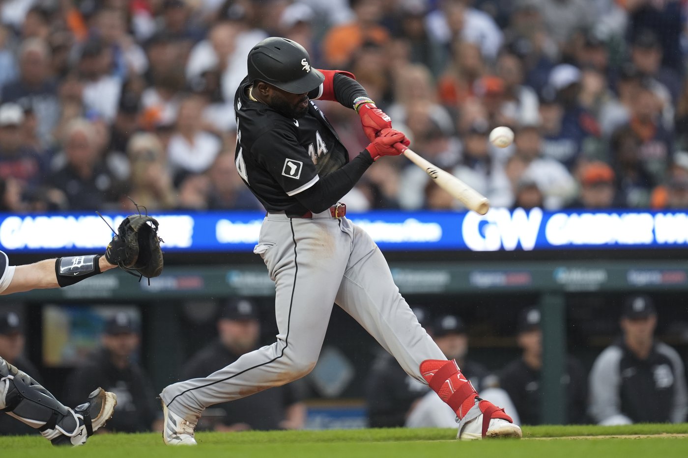 White Sox wrap up record-breaking losing season with 9-5 win over playoff-bound Tigers | iNFOnews.ca