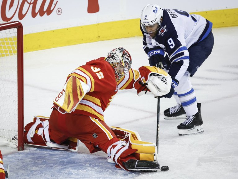 Scheifele scores late as Jets burn Flames 2-1 | iNFOnews.ca