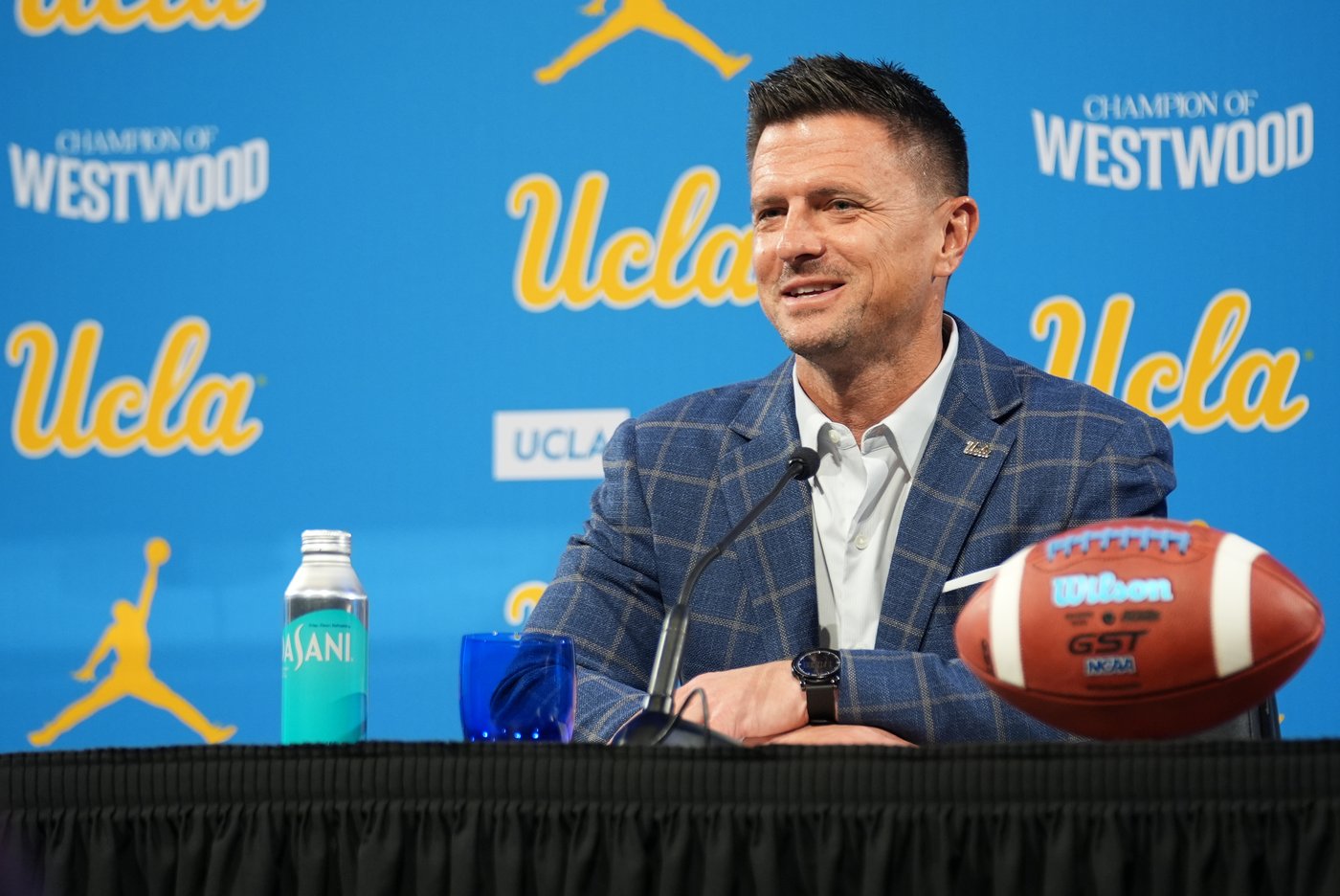 Chesney starts his UCLA football coaching era with energy, inspiration and a promise to win | iNFOnews.ca