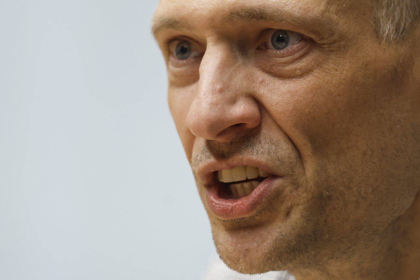 Freed from prison, Belarusian dissident Tsikhanouski tells AP about 5 years in solitary confinement | iNFOnews.ca
