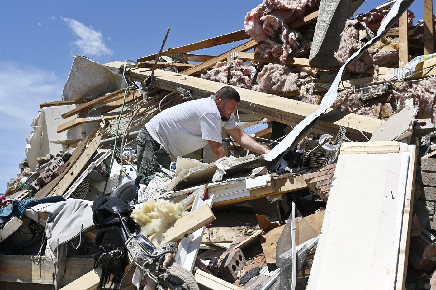 Severe weather leaves at least 27 dead, including 18 in Kentucky | iNFOnews.ca Severe weather leaves at least 27 dead, including 18 in Kentucky | iNFOnews.ca