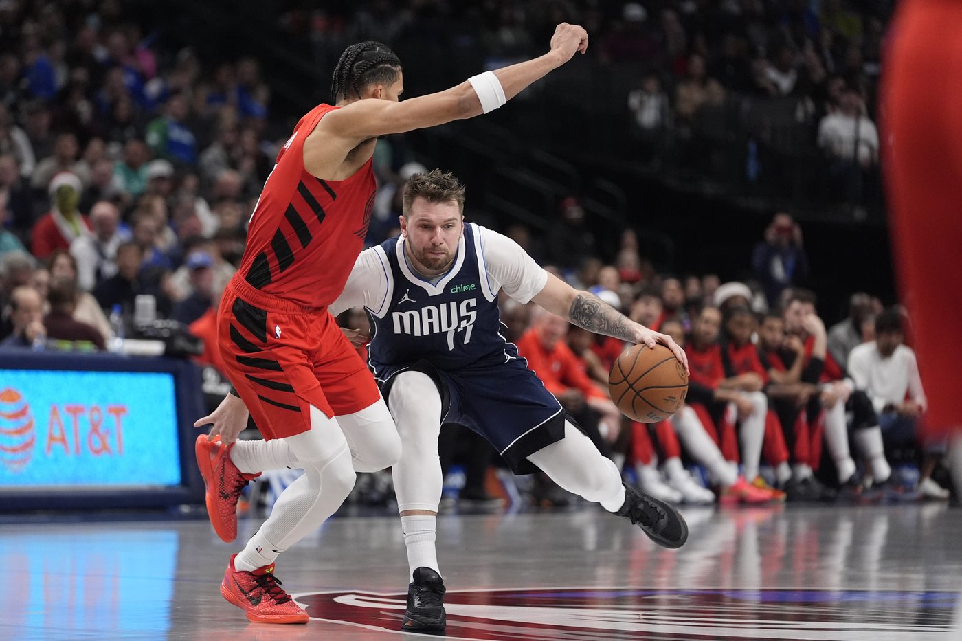 Mavs star Luka Doncic will be out about a month before check on calf injury, AP source says | iNFOnews.ca