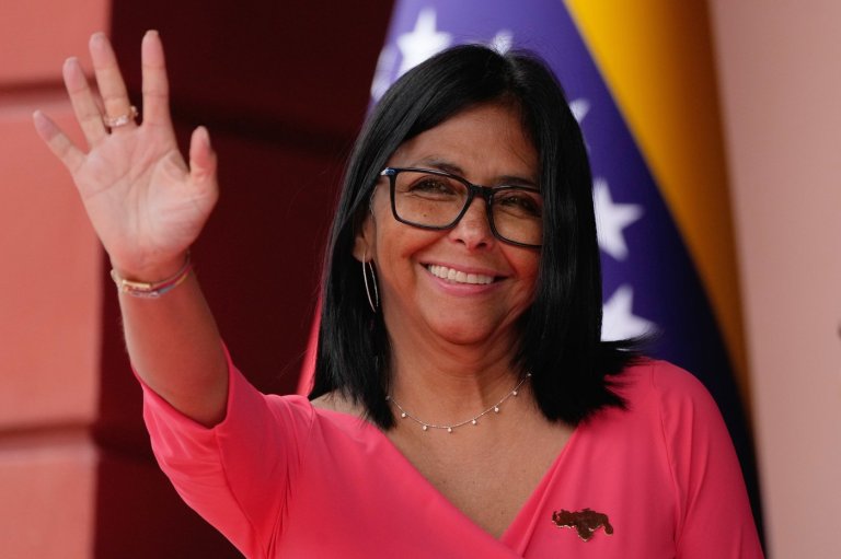 AP Exclusive: Trump administration tells prosecutors to stand down on Venezuela leader, sources say | iNFOnews.ca