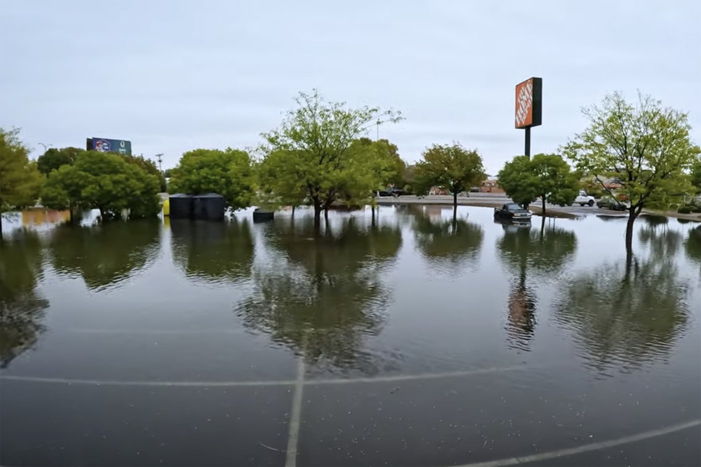 New Mexico authorities rescue hundreds after flooding strands many in high water and leaves 2 dead | iNFOnews.ca
