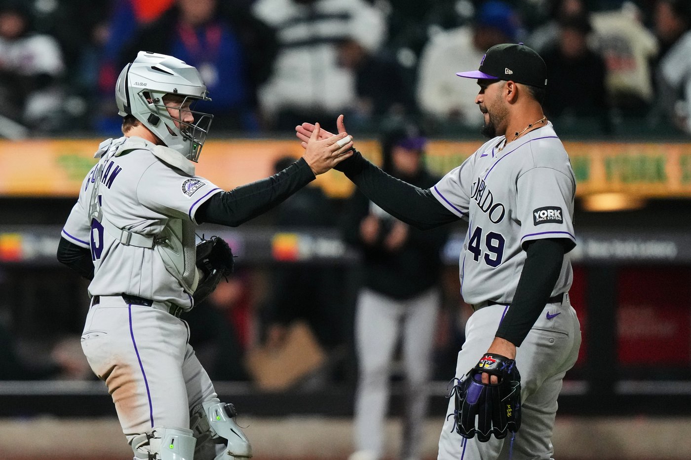 Michael Lorenzen gets 3 pivotal double plays and pitches Rockies past Mets 4-3 | iNFOnews.ca