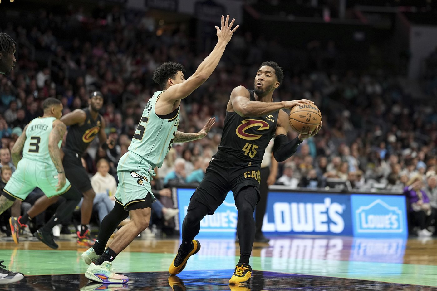 Mobley scores career-high 41 points as Cavaliers beat Hornets 116-102 | iNFOnews.ca