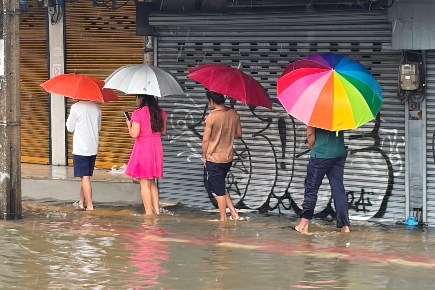 Heavy rain and flooding in Bangkok disrupts traffic and prompts evacuations | iNFOnews.ca Heavy rain and flooding in Bangkok disrupts traffic and prompts evacuations | iNFOnews.ca