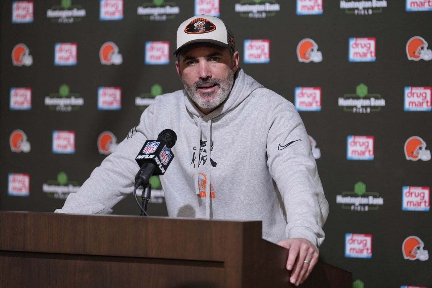 Browns mulling another switch at quarterback after Winston throws 3 more picks in loss to Chiefs | iNFOnews.ca