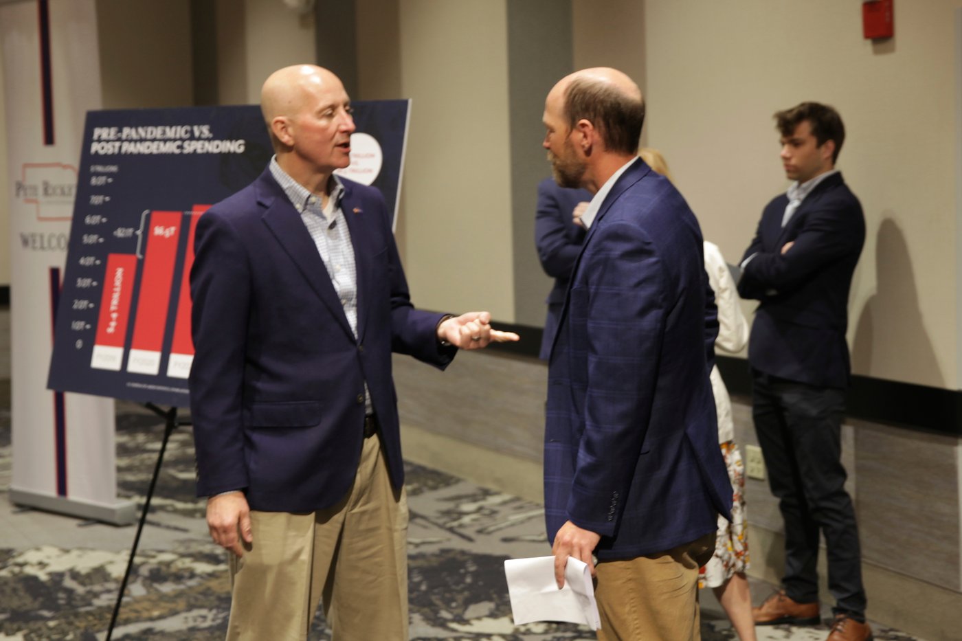 Nebraska Republican Sen. Pete Ricketts faces occasional jeers as he defends Trump's cuts | iNFOnews.ca Nebraska Republican Sen. Pete Ricketts faces occasional jeers as he defends Trump's cuts | iNFOnews.ca