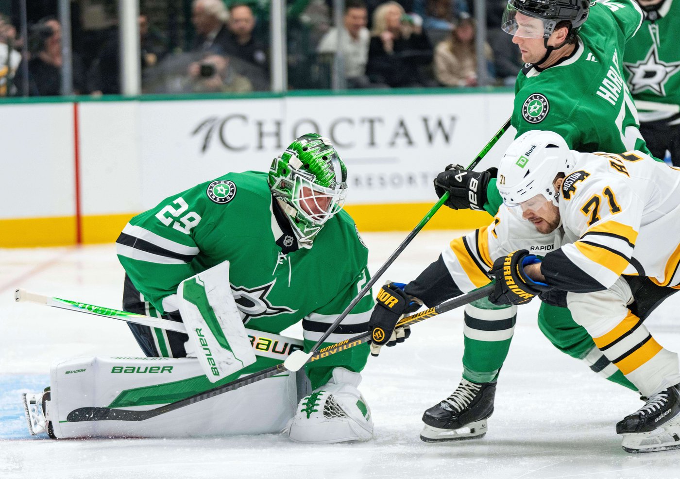 Stars end Bruins' 6-game winning streak with a dominant 6-2 victory | iNFOnews.ca