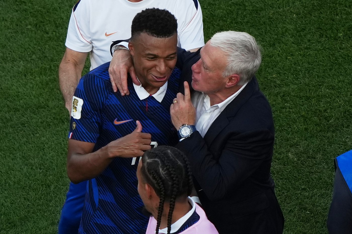 Kylian Mbappé condemns Paraguayan senator over racist remarks after World Cup match | iNFOnews.ca Kylian Mbappé condemns Paraguayan senator over racist remarks after World Cup match | iNFOnews.ca