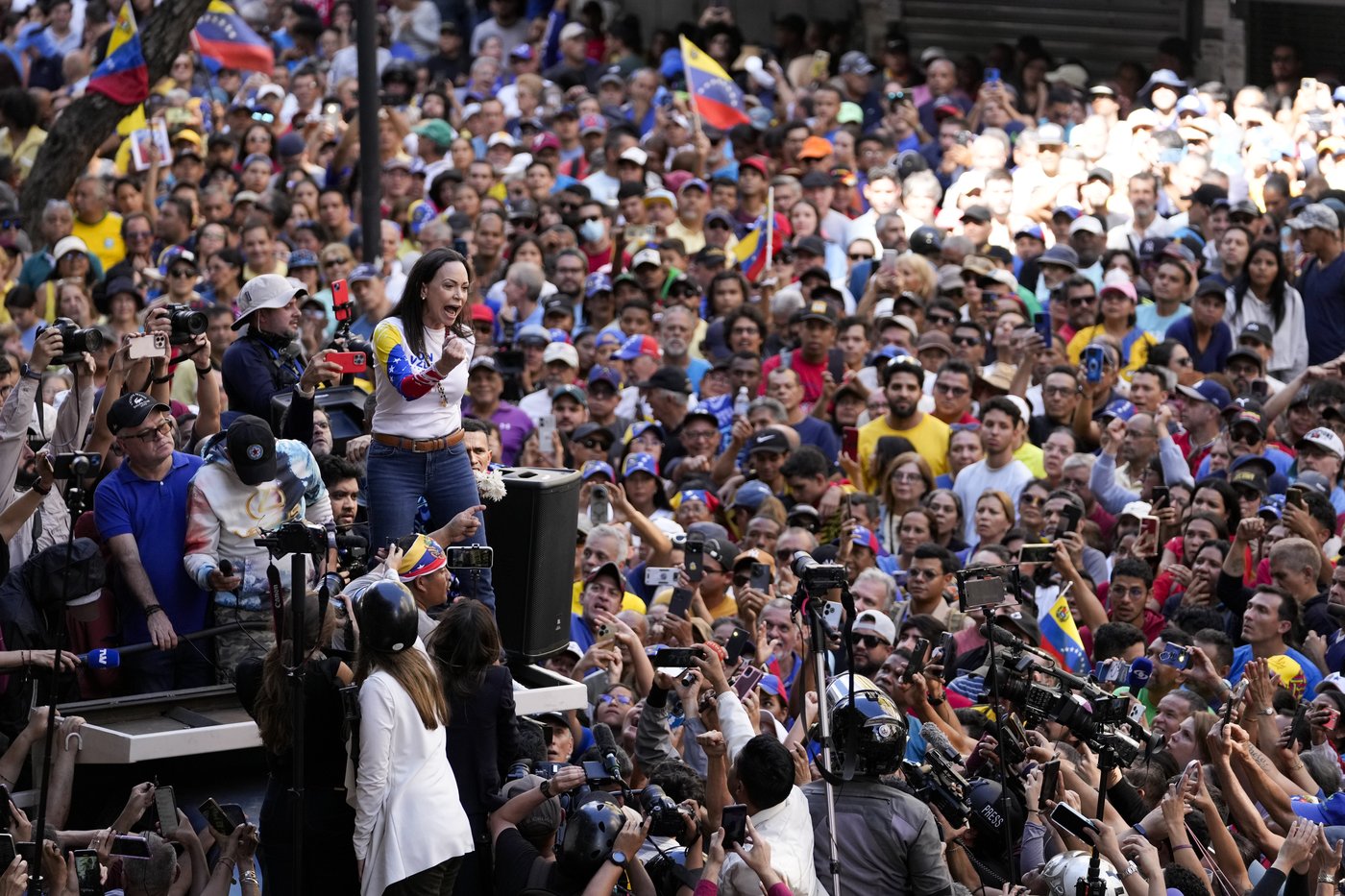Venezuela's opposition leader defies Maduro to lead protests that end in confusing arrest claims | iNFOnews.ca Venezuela's opposition leader defies Maduro to lead protests that end in confusing arrest claims | iNFOnews.ca