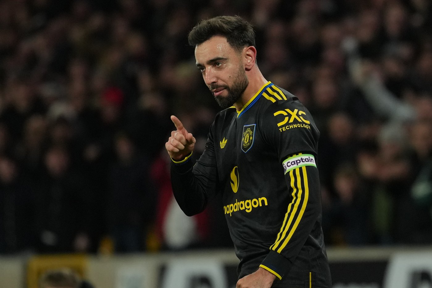 Two-goal Bruno Fernandes leads rampant Manchester United to 4-1 win at hapless Wolves | iNFOnews.ca Two-goal Bruno Fernandes leads rampant Manchester United to 4-1 win at hapless Wolves | iNFOnews.ca