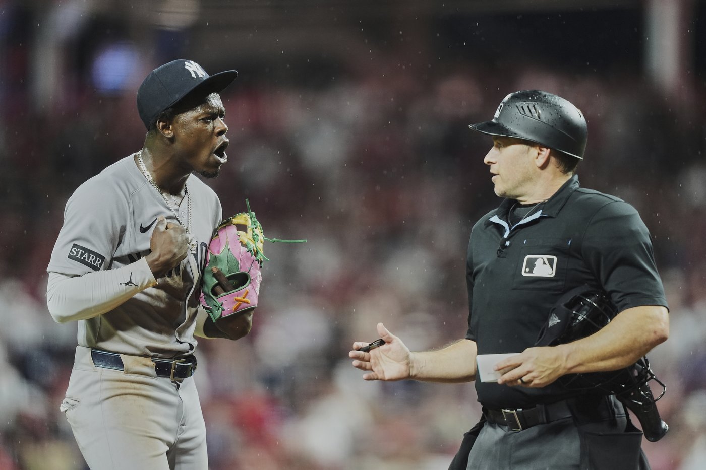 Lux's walkoff single in 2-run 11th gives Reds 5-4 win over Yankees | iNFOnews.ca Lux's walkoff single in 2-run 11th gives Reds 5-4 win over Yankees | iNFOnews.ca