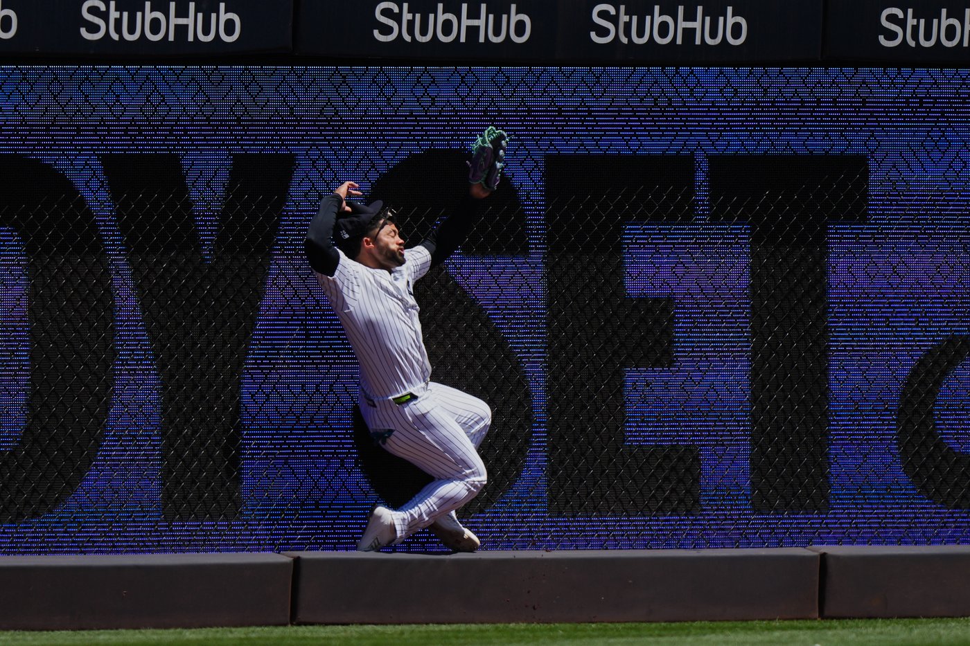 Yankees' Giancarlo Stanton takes a key recovery step, running outside as club awaits his return | iNFOnews.ca