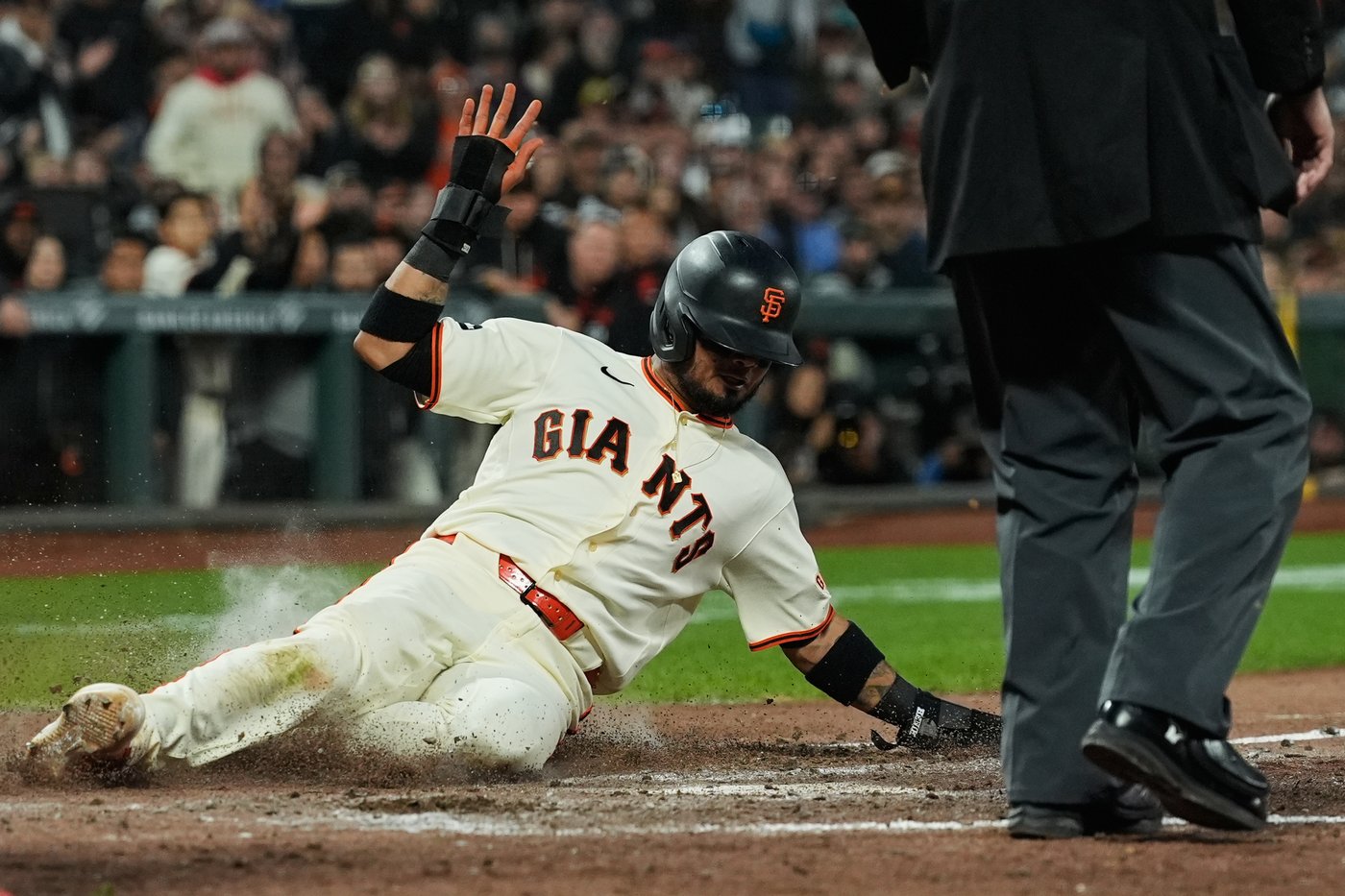 Schmitt homers, McDonald sharp as Giants edge Padres 3-2 to end 6-game skid | iNFOnews.ca Schmitt homers, McDonald sharp as Giants edge Padres 3-2 to end 6-game skid | iNFOnews.ca