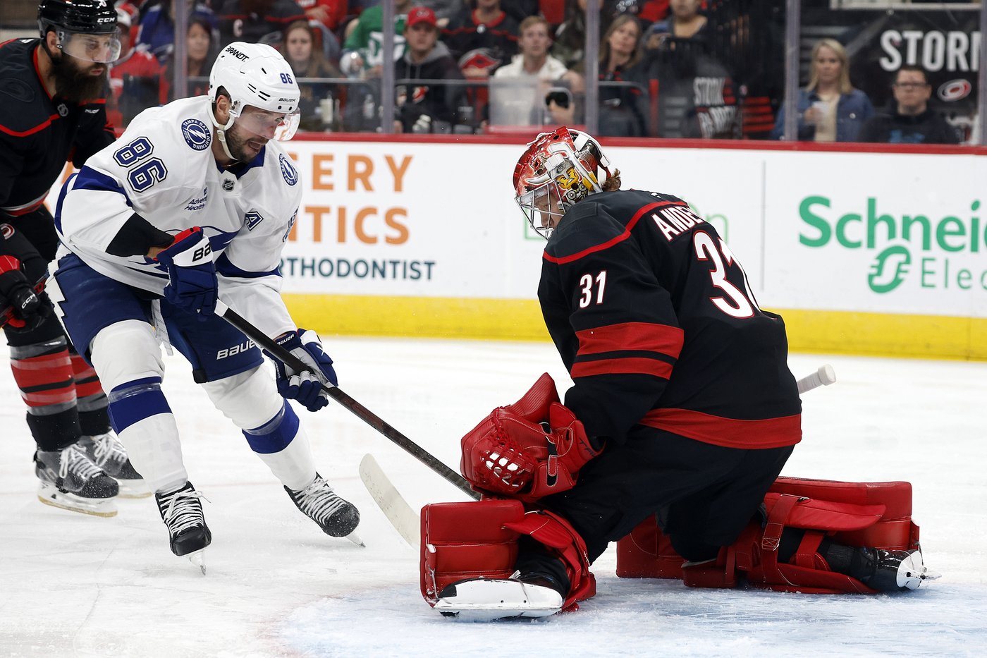 Kucherov scores go-ahead goal, two empty-netters to push Lightning past Hurricanes in season opener | iNFOnews.ca