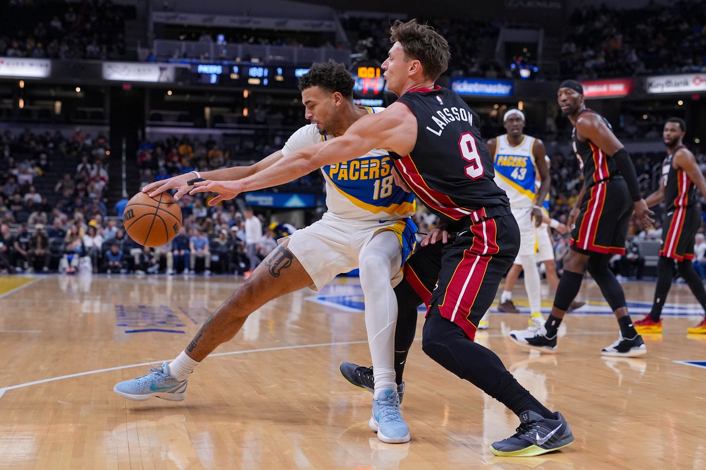 Pascal Siakam scores 30 points to give Pacers 135-118 victory that adds to Heat's struggles | iNFOnews.ca