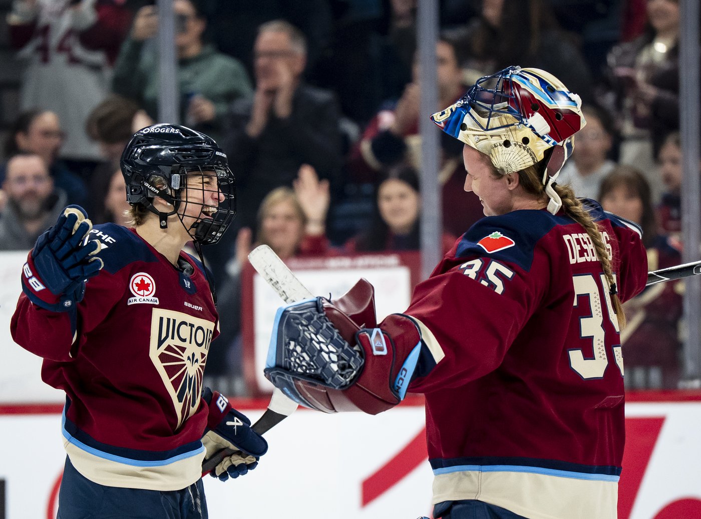 Poulin's clutch goal for Victoire sets up all-Canadian final for Walter Cup | iNFOnews.ca