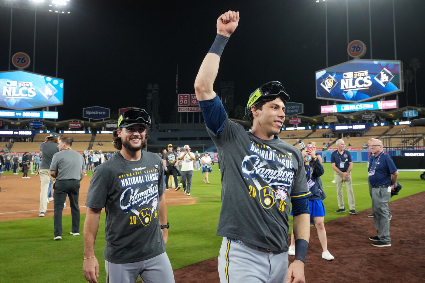 Brewers sweep the Dodgers in the NLCS to reach the World Series for the first time since 1982 | iNFOnews.ca
