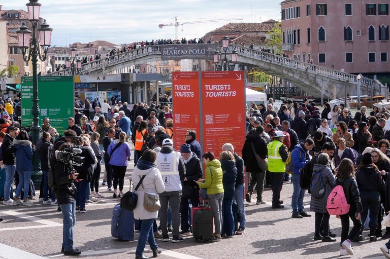 Venice mayor proposes dynamic pricing for day-trippers with 50-euro ceiling | iNFOnews.ca
