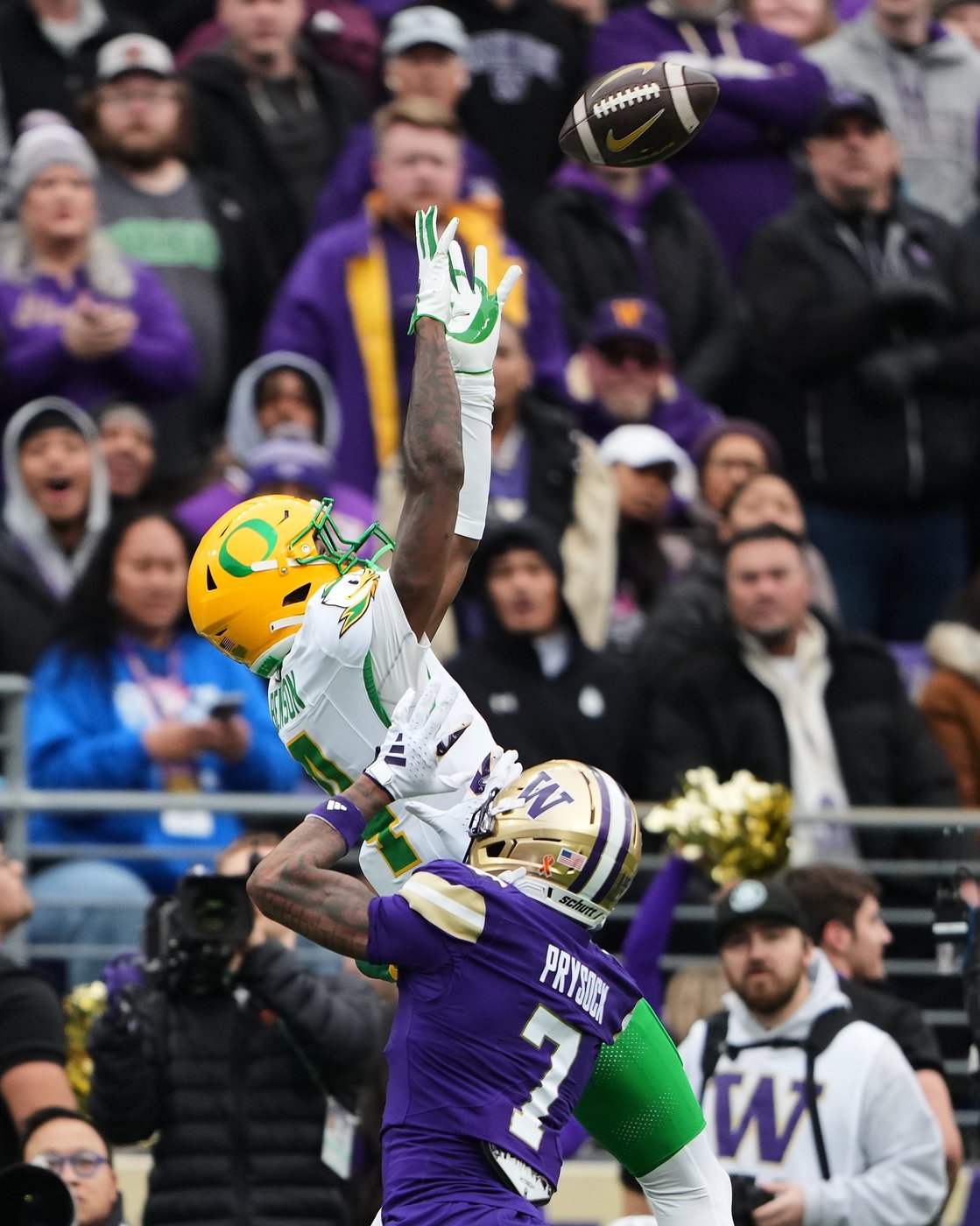 Malik Benson’s late touchdown cements No. 5 Oregon’s 26-14 win over Washington | iNFOnews.ca