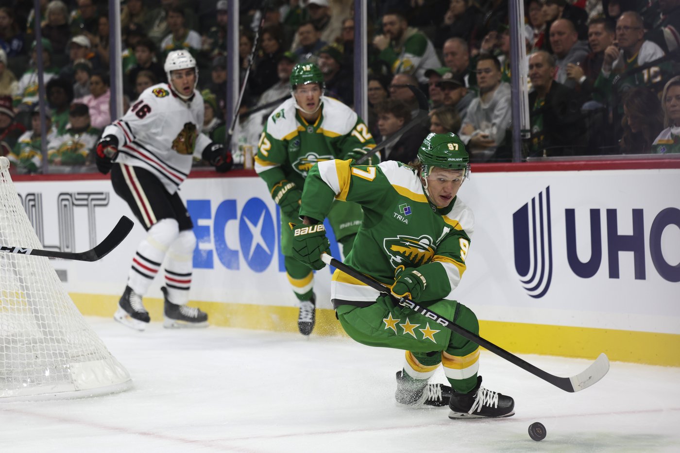 Spurgeon breaks 33-game scoreless streak with two goals, Minnesota beats Chicago 3-2 | iNFOnews.ca