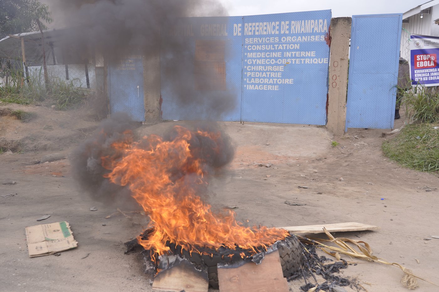 Workers at an Ebola treatment center in Congo strike over unpaid salaries and bonuses | iNFOnews.ca Workers at an Ebola treatment center in Congo strike over unpaid salaries and bonuses | iNFOnews.ca