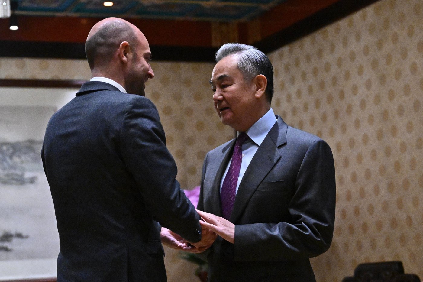 China's top diplomat blasts US arms sale to Taiwan as military drills around the island unfold | iNFOnews.ca