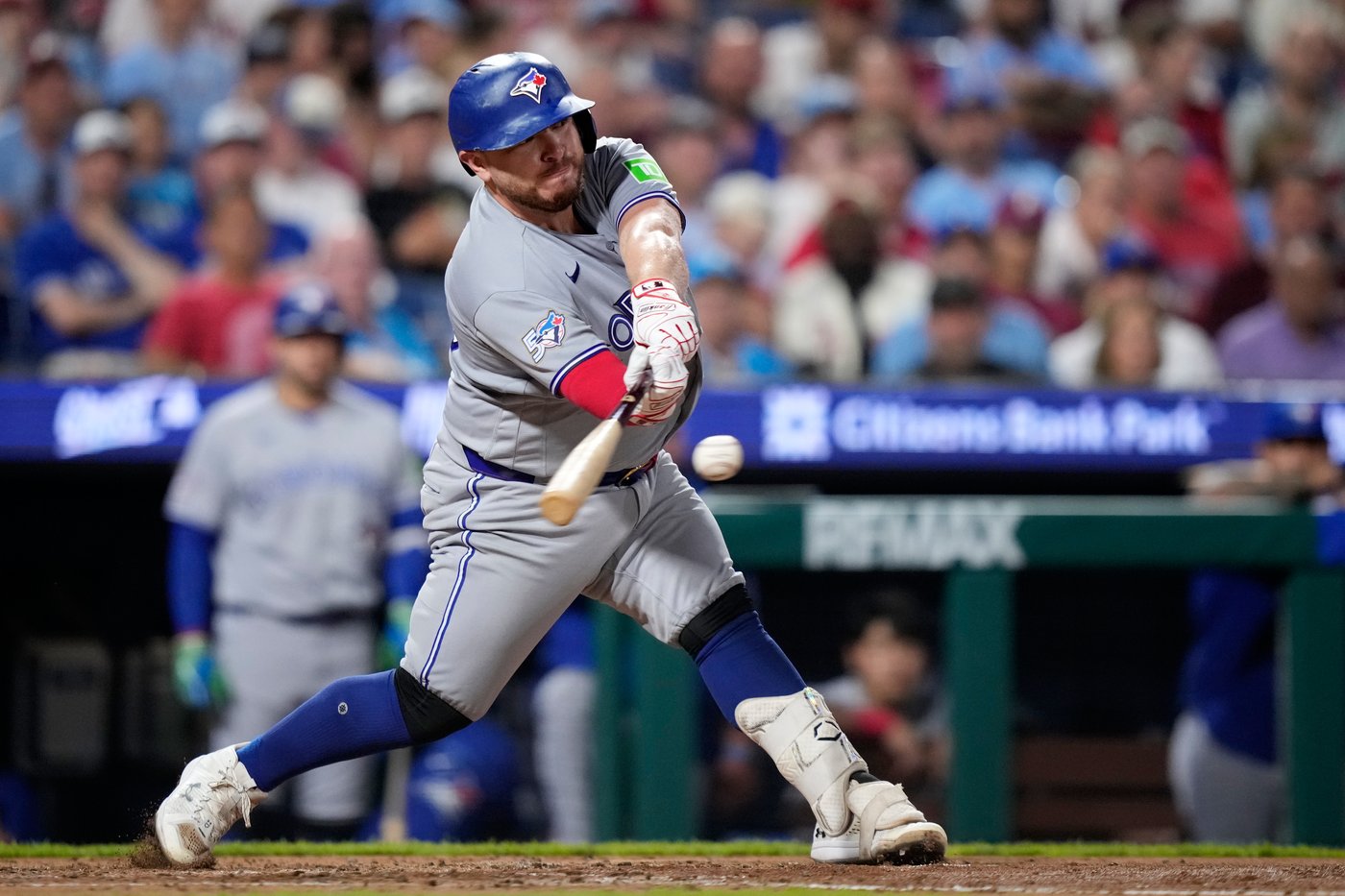 Rogers escapes 2 bases-loaded jams in the ninth to seal Blue Jays' 5-4 win over Phillies | iNFOnews.ca