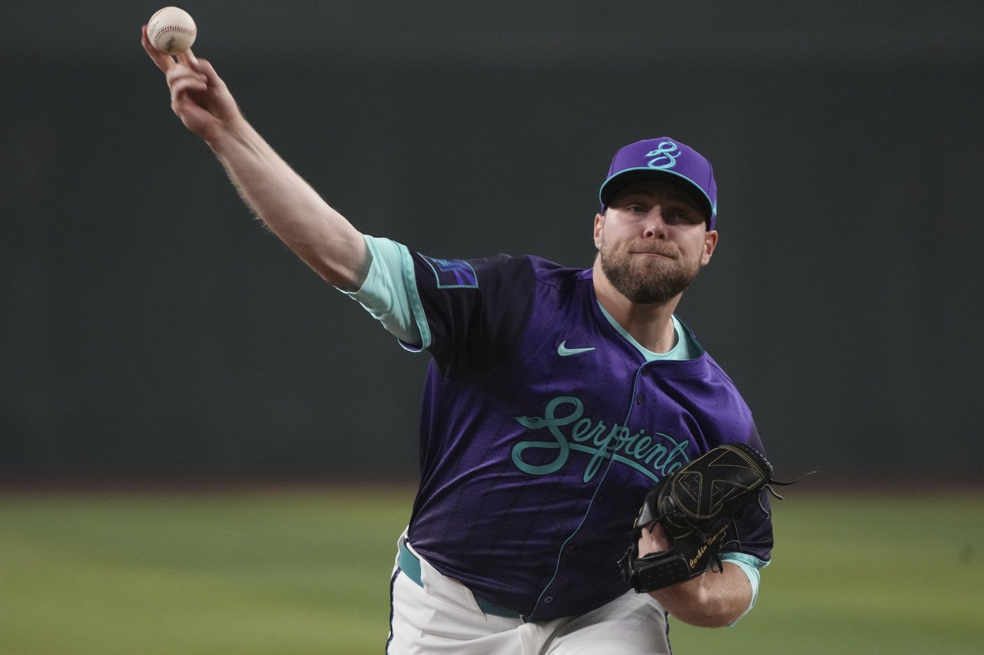 Corbin Burnes throws 7 dominant innings, leads the Diamondbacks over the Dodgers 3-0 | iNFOnews.ca