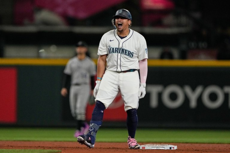 Mariners clinch playoff berth, beating Rockies 4-3 on Josh Naylor's bases-clearing double | iNFOnews.ca
