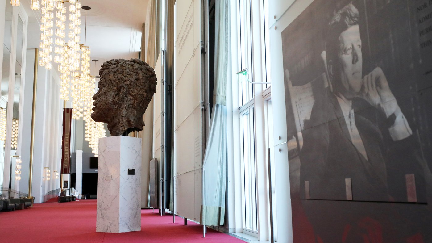 Trump says he won't tear down the Kennedy Center arts venue but it needs to be closed for repairs | iNFOnews.ca Trump says he won't tear down the Kennedy Center arts venue but it needs to be closed for repairs | iNFOnews.ca
