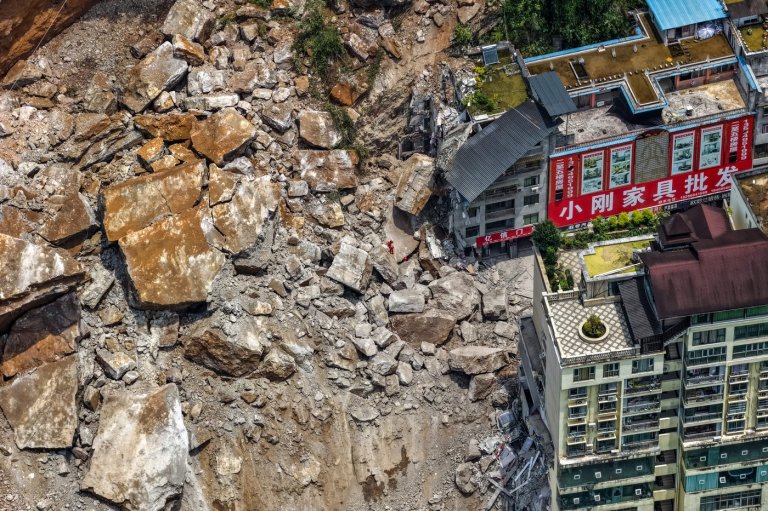 Landslide in southwest China traps people, rescue efforts underway | iNFOnews.ca