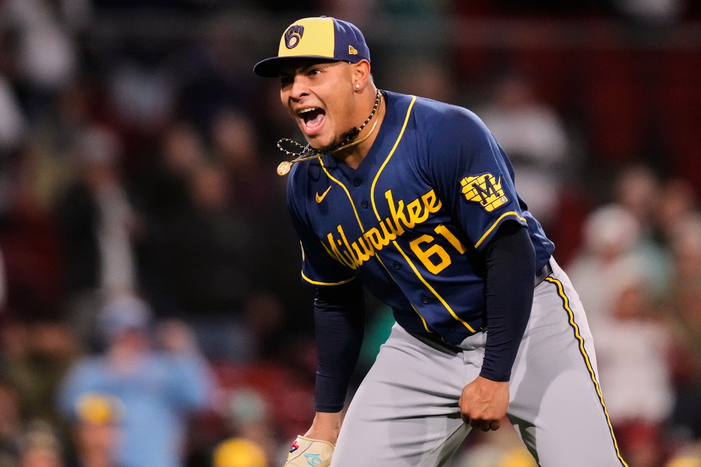 Brewers beat stumbling Red Sox 8-6 behind Mitchell's tiebreaking single and 3 hits from Yelich | iNFOnews.ca