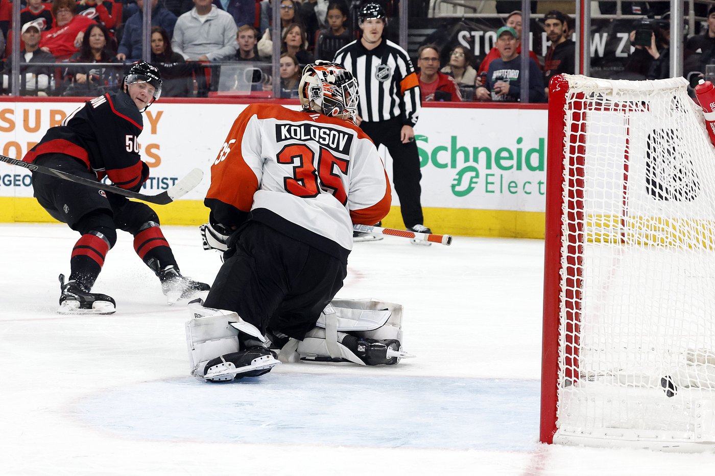 Necas scores go-ahead goal with 29 seconds left, Hurricanes beat Flyers 6-4 | iNFOnews.ca Necas scores go-ahead goal with 29 seconds left, Hurricanes beat Flyers 6-4 | iNFOnews.ca