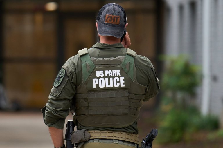 U.S. Park Police officer released from hospital after being shot in vehicle in Washington | iNFOnews.ca