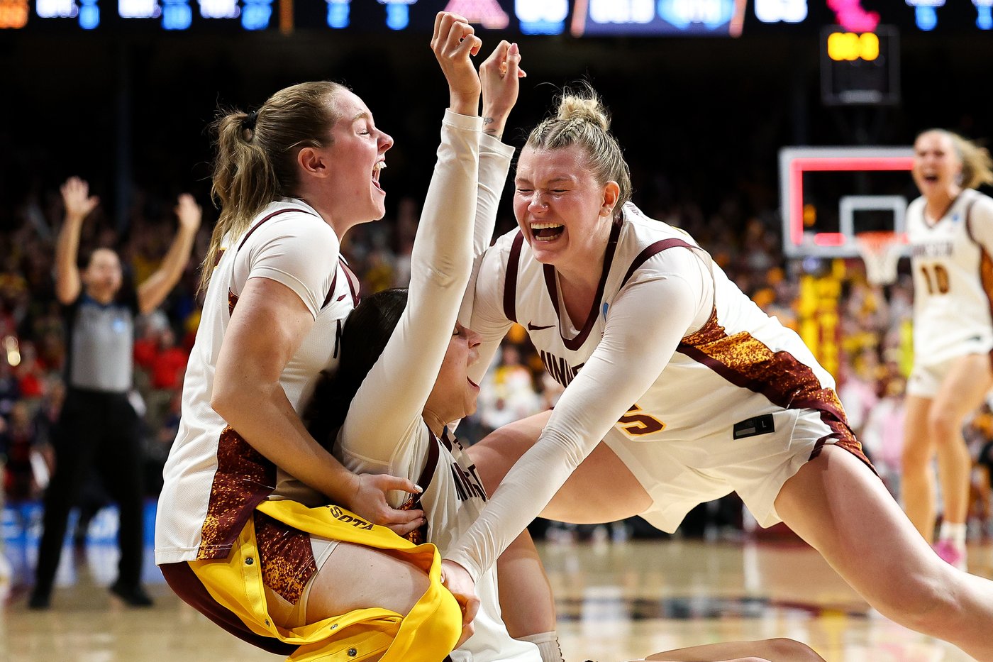 Battle's winner for Minnesota gives women's March Madness a shining moment in closest game yet | iNFOnews.ca Battle's winner for Minnesota gives women's March Madness a shining moment in closest game yet | iNFOnews.ca