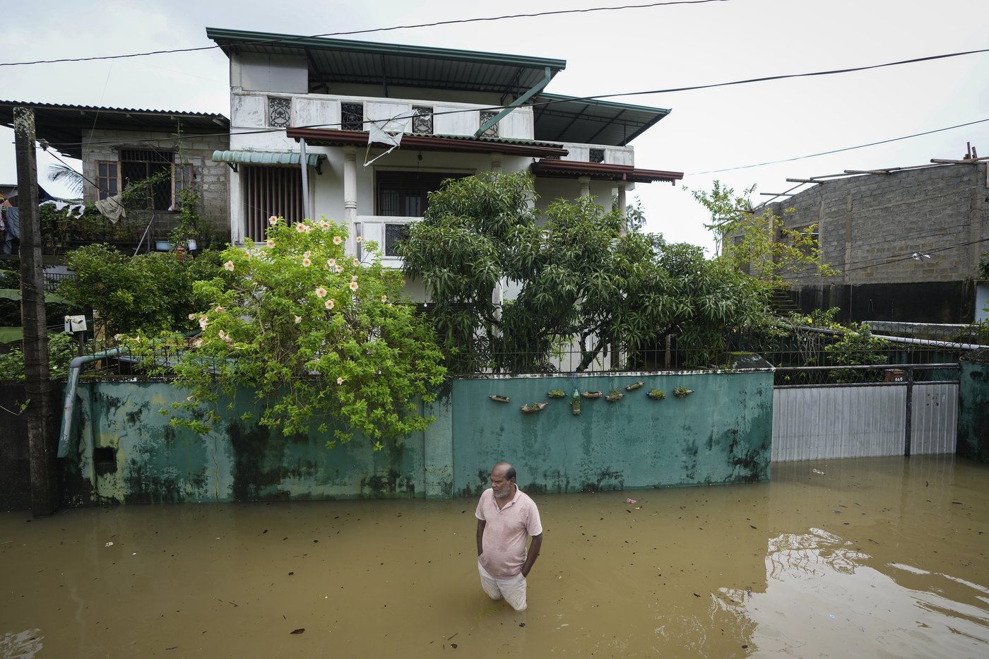 Sri Lanka closes schools as floods hammer the capital | iNFOnews.ca