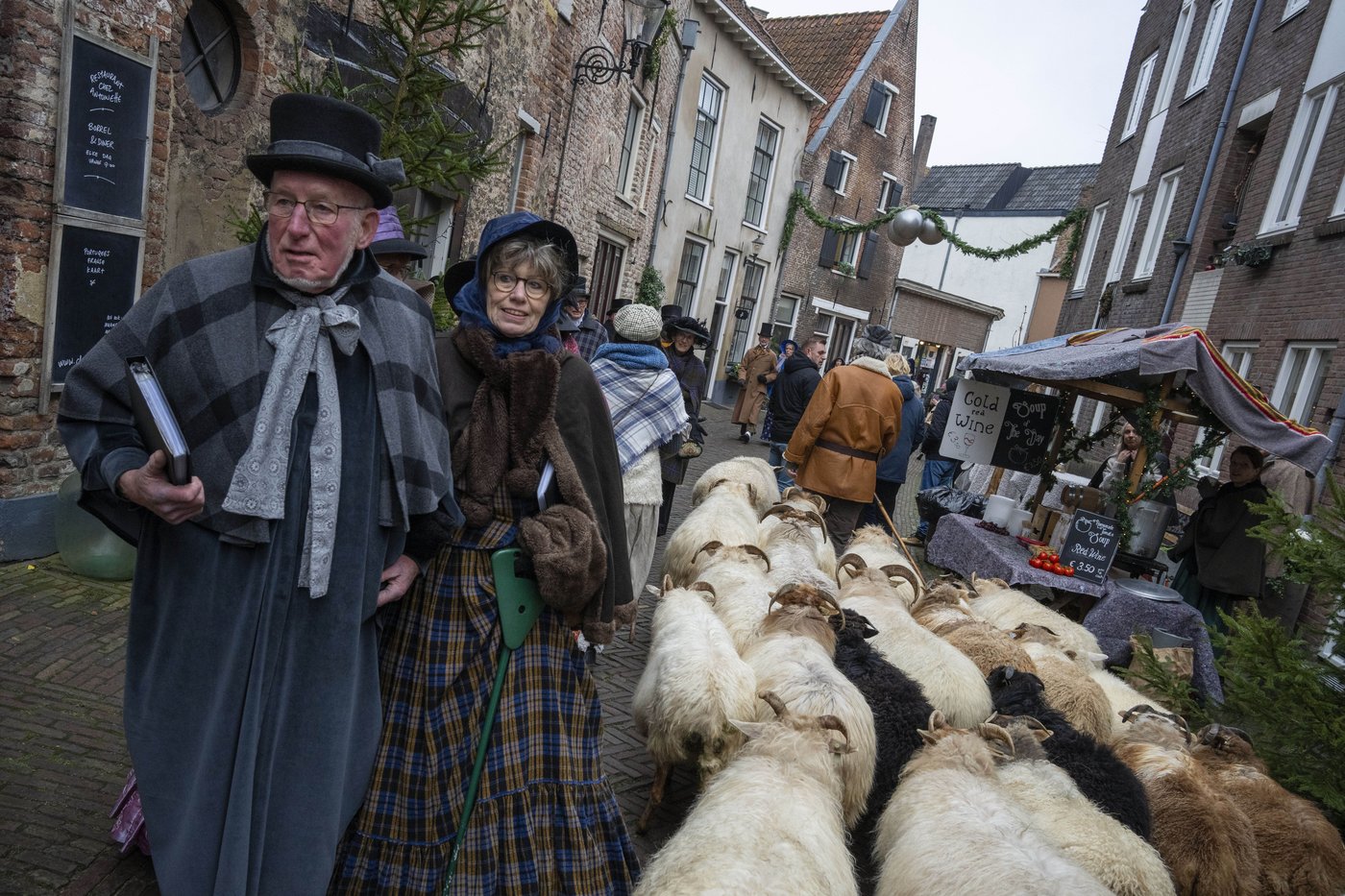 Charles Dickens' characters come alive in a Dutch town enamored with the English author | iNFOnews.ca