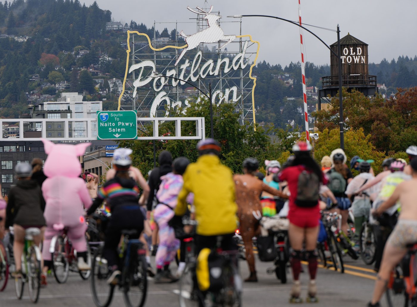 Naked bike riders demonstrate against federal troops in 'quintessentially Portland' protest | iNFOnews.ca