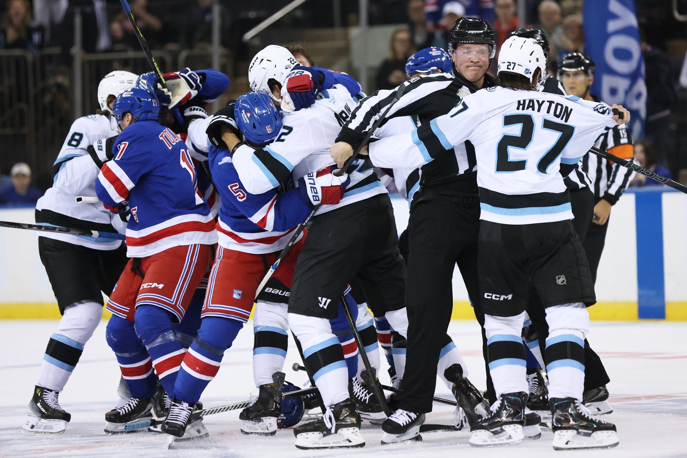 Shesterkin makes 28 saves and has an assist as Rangers beat Mammoth 4-2 for 3rd straight win | iNFOnews.ca Shesterkin makes 28 saves and has an assist as Rangers beat Mammoth 4-2 for 3rd straight win | iNFOnews.ca
