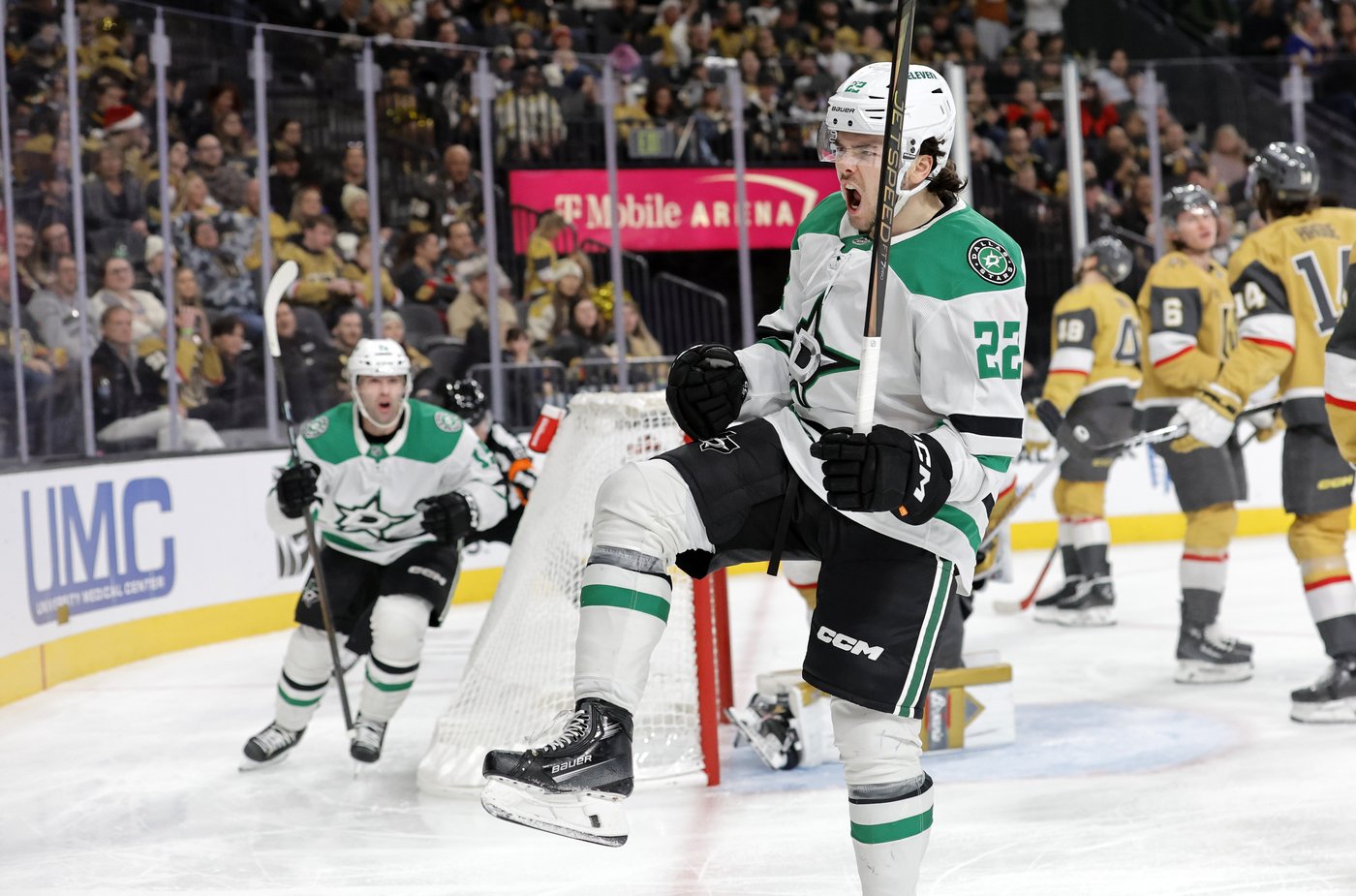 Golden Knights ride power play to 3-2 win over Stars in Mark Stone's return from injury | iNFOnews.ca