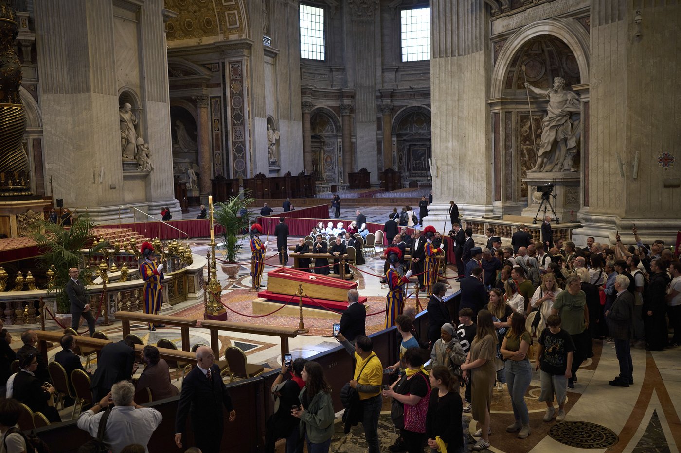 PHOTO COLLECTION: Vatican Pope Francis Lying in State | iNFOnews.ca