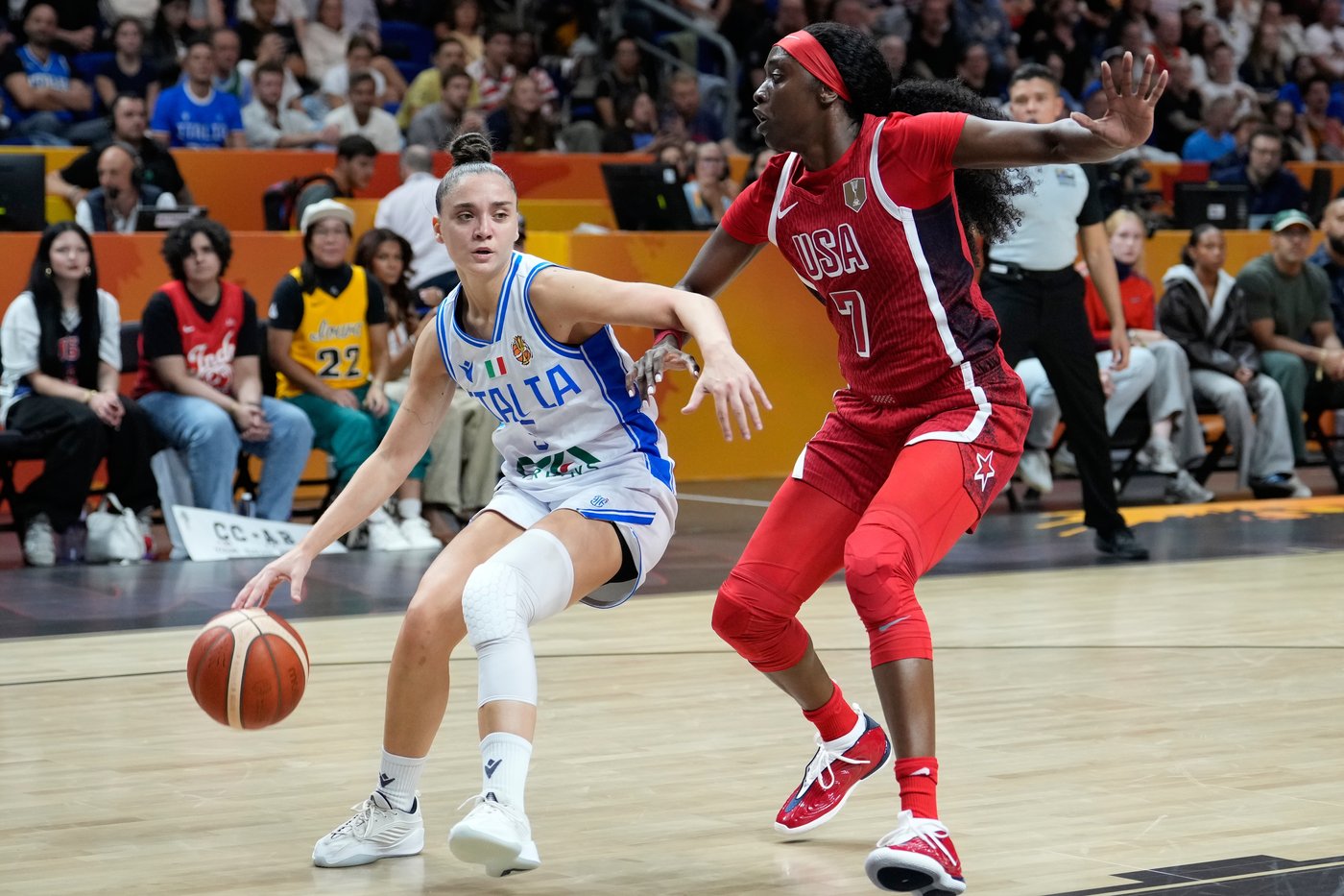Jackie Young leads a gritty US escape in a tight 55-52 women's World Cup win over Italy | iNFOnews.ca Jackie Young leads a gritty US escape in a tight 55-52 women's World Cup win over Italy | iNFOnews.ca