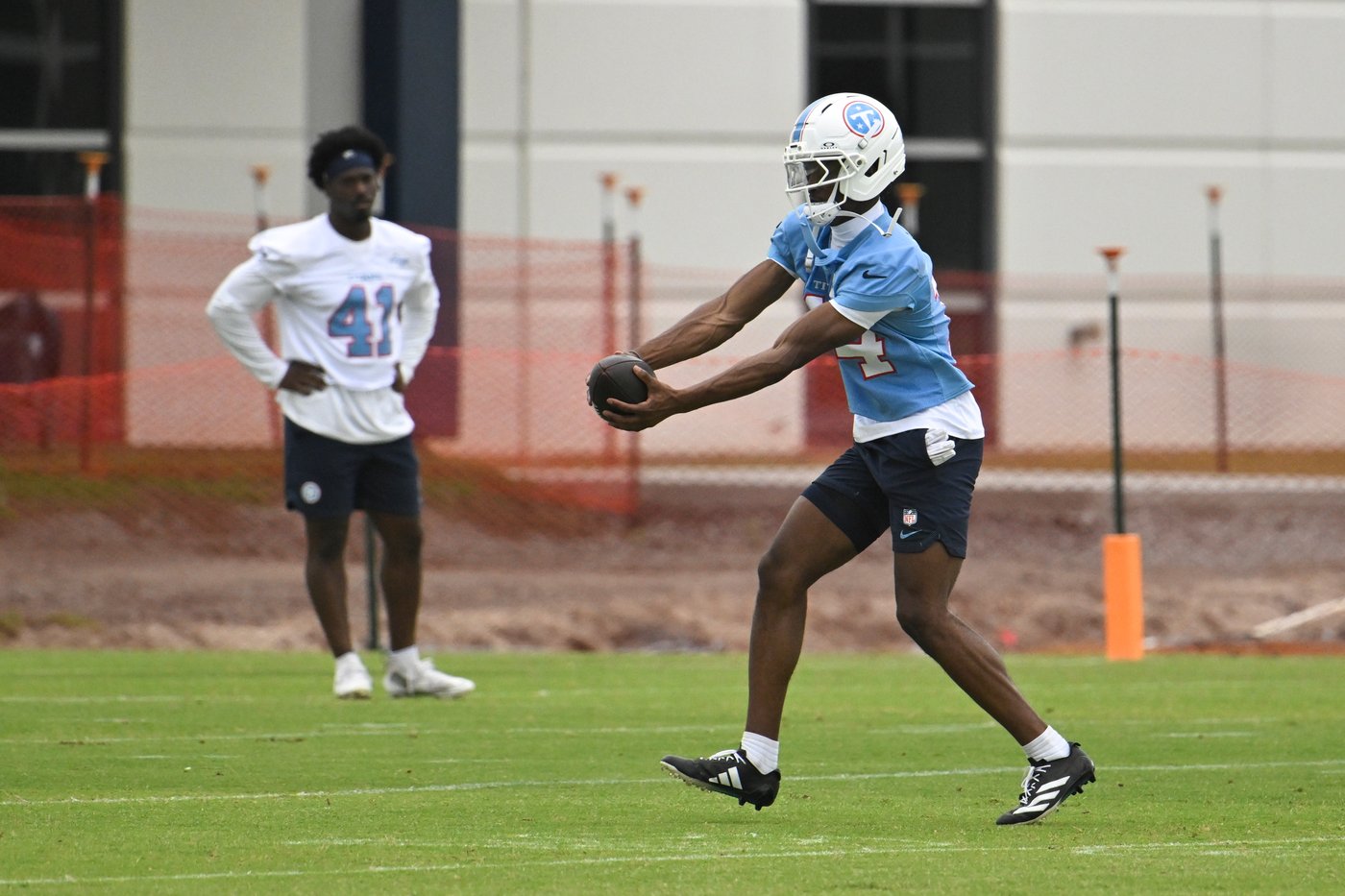 Robert Saleh says Cam Ward’s shoulder is 'perfectly healthy' as Titans install new offense | iNFOnews.ca